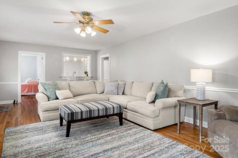 429 Brooklyn Avenue Hendersonville NC 28792