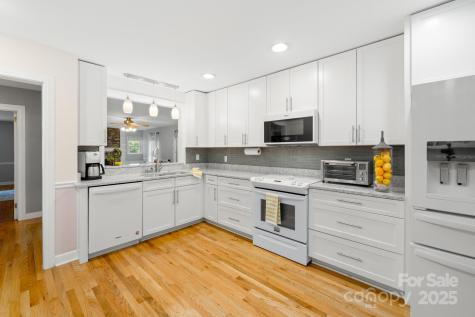 429 Brooklyn Avenue Hendersonville NC 28792