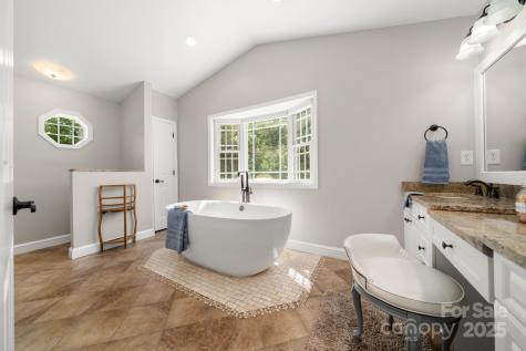 429 Brooklyn Avenue Hendersonville NC 28792