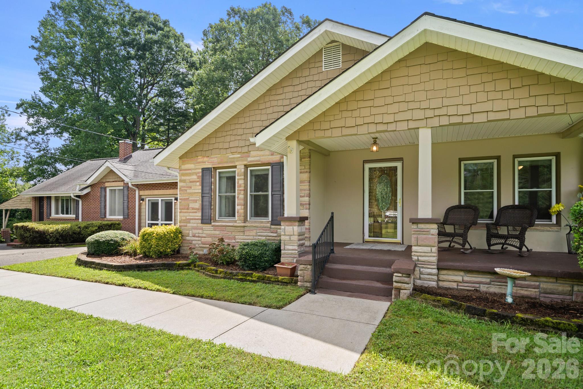 429 Brooklyn Avenue Hendersonville NC 28792