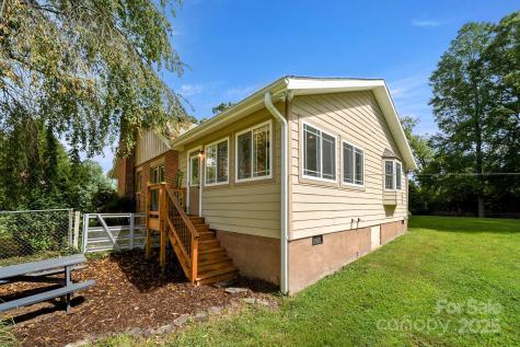 429 Brooklyn Avenue Hendersonville NC 28792