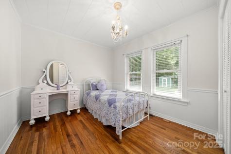 429 Brooklyn Avenue Hendersonville NC 28792