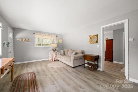 429 Brooklyn Avenue Hendersonville NC 28792