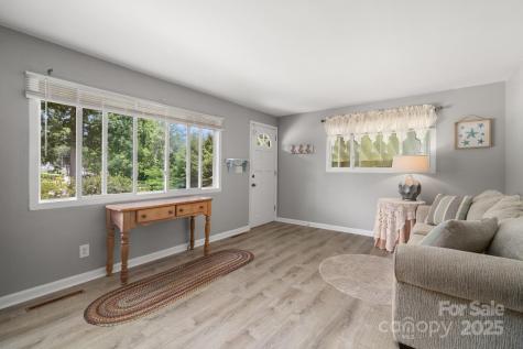 429 Brooklyn Avenue Hendersonville NC 28792