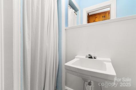 429 Brooklyn Avenue Hendersonville NC 28792