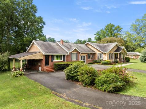 429 Brooklyn Avenue Hendersonville NC 28792