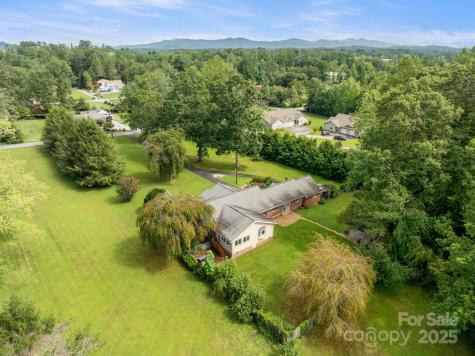 429 Brooklyn Avenue Hendersonville NC 28792