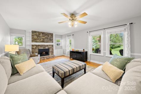 429 Brooklyn Avenue Hendersonville NC 28792