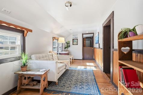 1265 Dillingham Road Barnardsville NC 28709