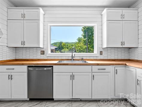 125 Edwards Avenue Swannanoa NC 28778