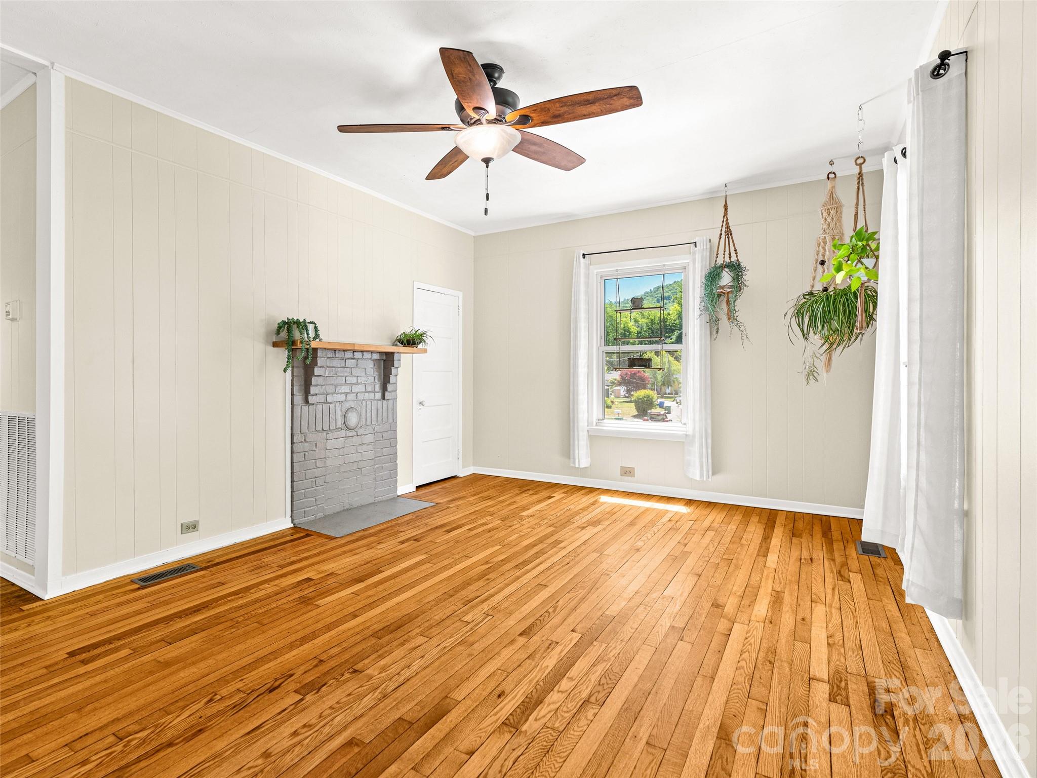 125 Edwards Avenue Swannanoa NC 28778