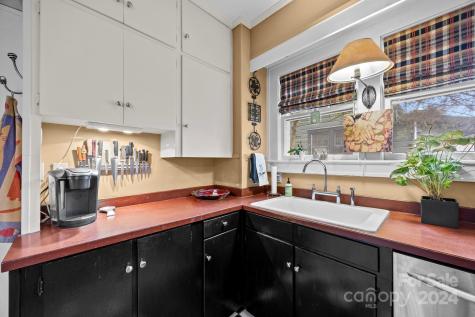 7 Woodley Avenue Asheville NC 28804