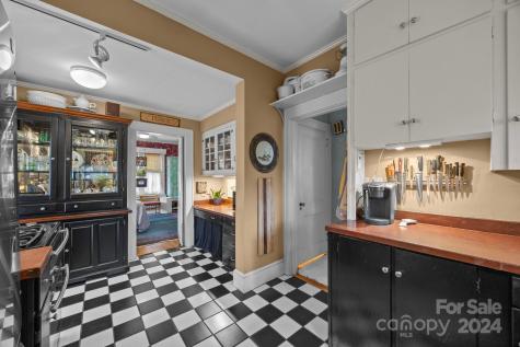 7 Woodley Avenue Asheville NC 28804