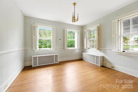 9 Griffing Boulevard Asheville NC 28804