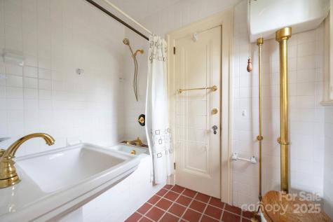 9 Griffing Boulevard Asheville NC 28804