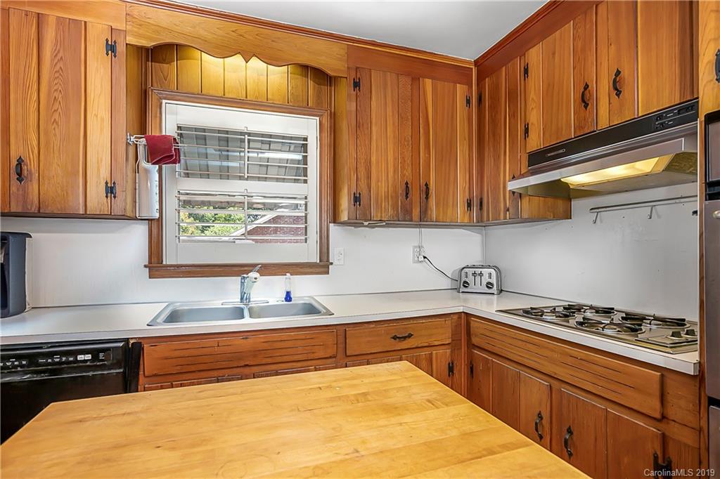 7111 Woodstream Drive Charlotte NC 28210
