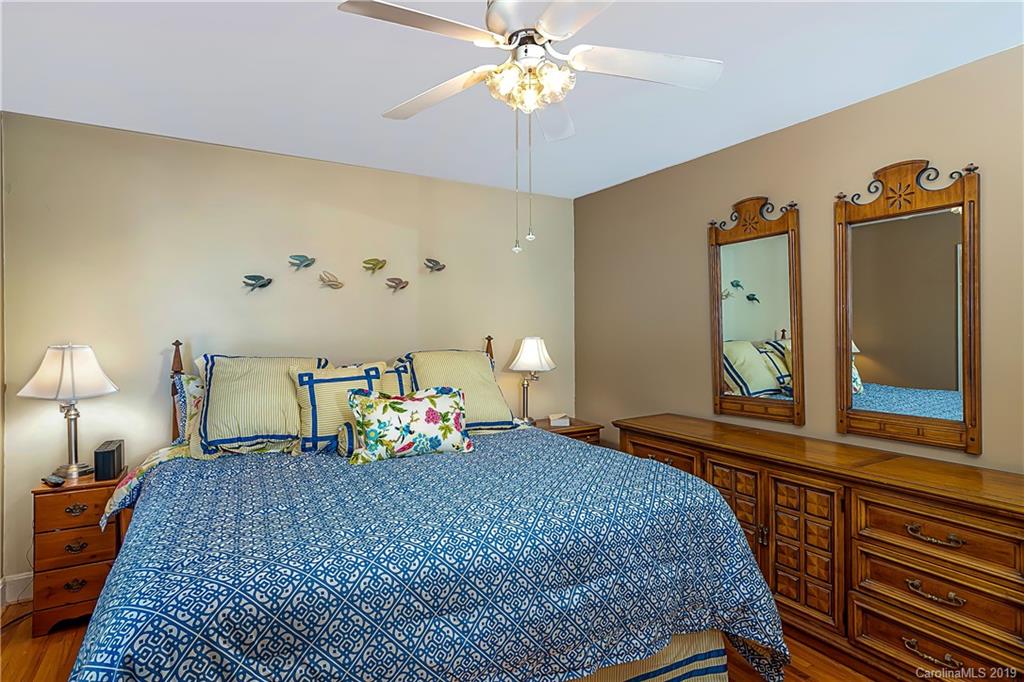 7111 Woodstream Drive Charlotte NC 28210