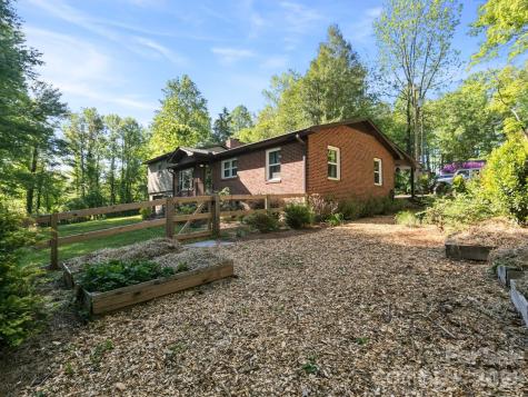 97 Columbia Circle Hendersonville NC 28792