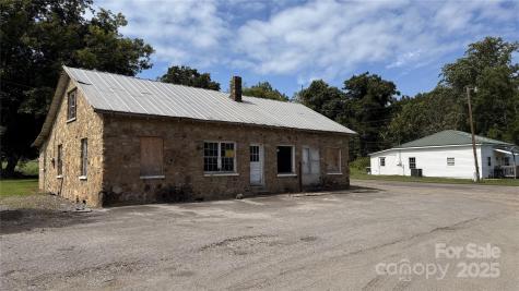 41 Upper Shut In Road Hot Springs NC 27843