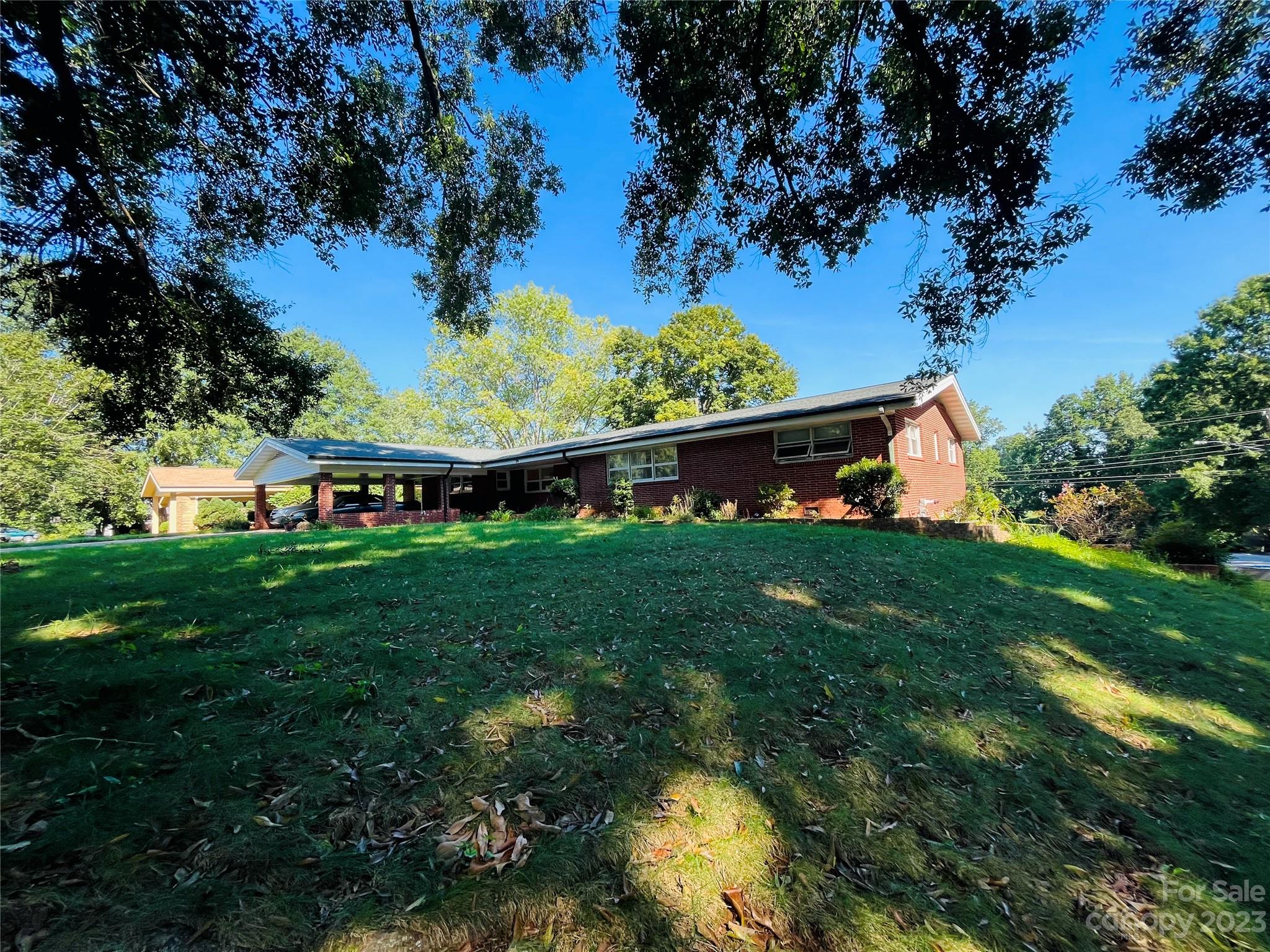 26 33rd Avenue NW Hickory NC 28601