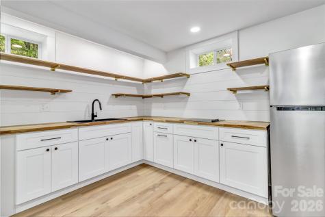7 Angus Lane Asheville NC 28805