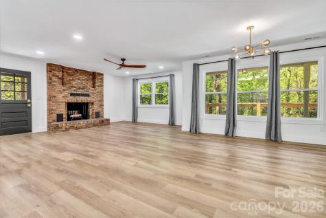 7 Angus Lane Asheville NC 28805