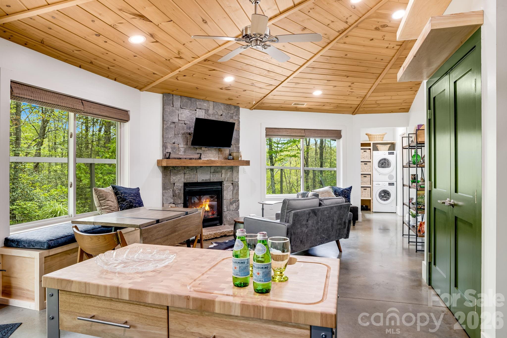 16 Caddis Court Marshall NC 28753