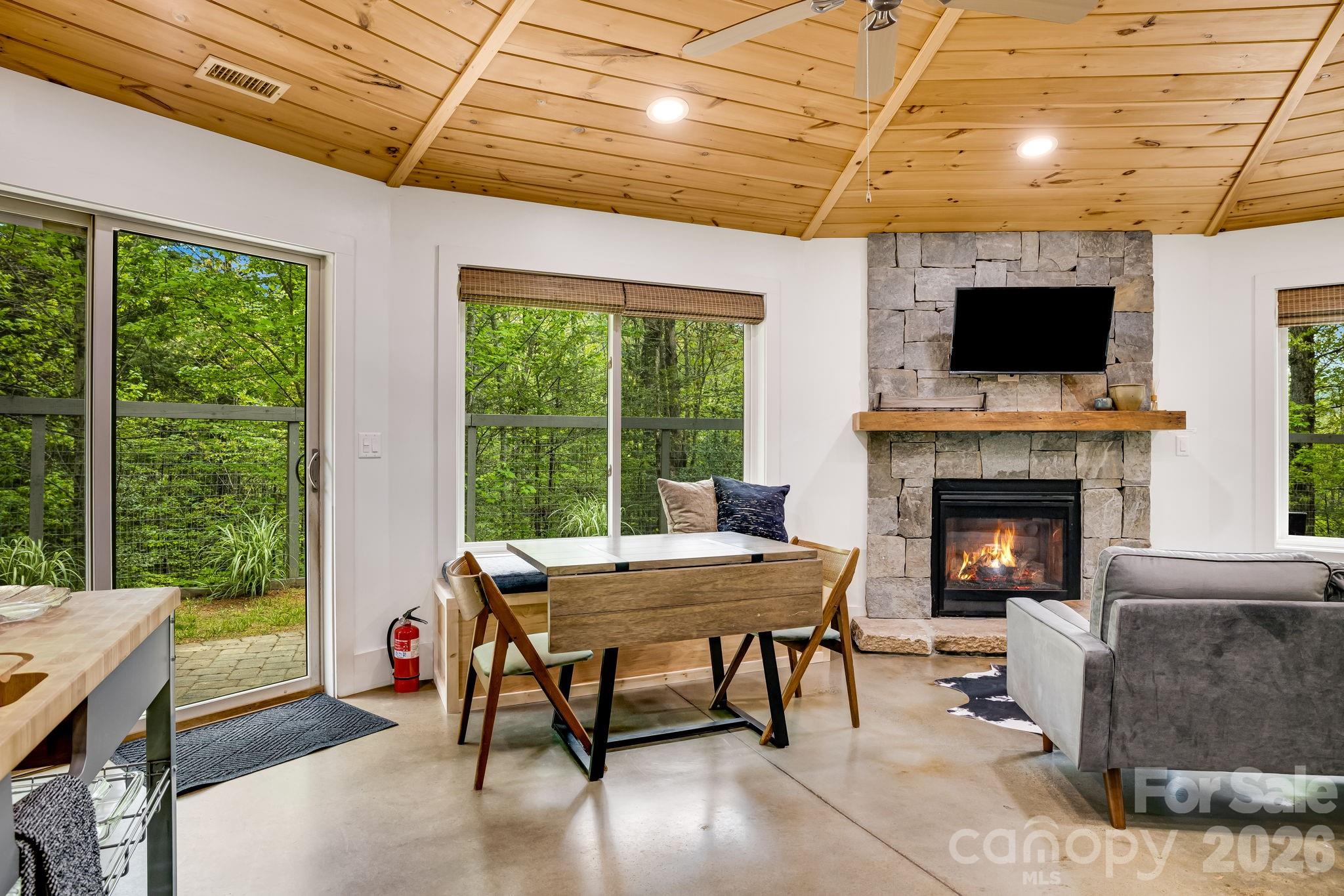 16 Caddis Court Marshall NC 28753