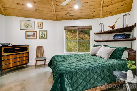 16 Caddis Court Marshall NC 28753