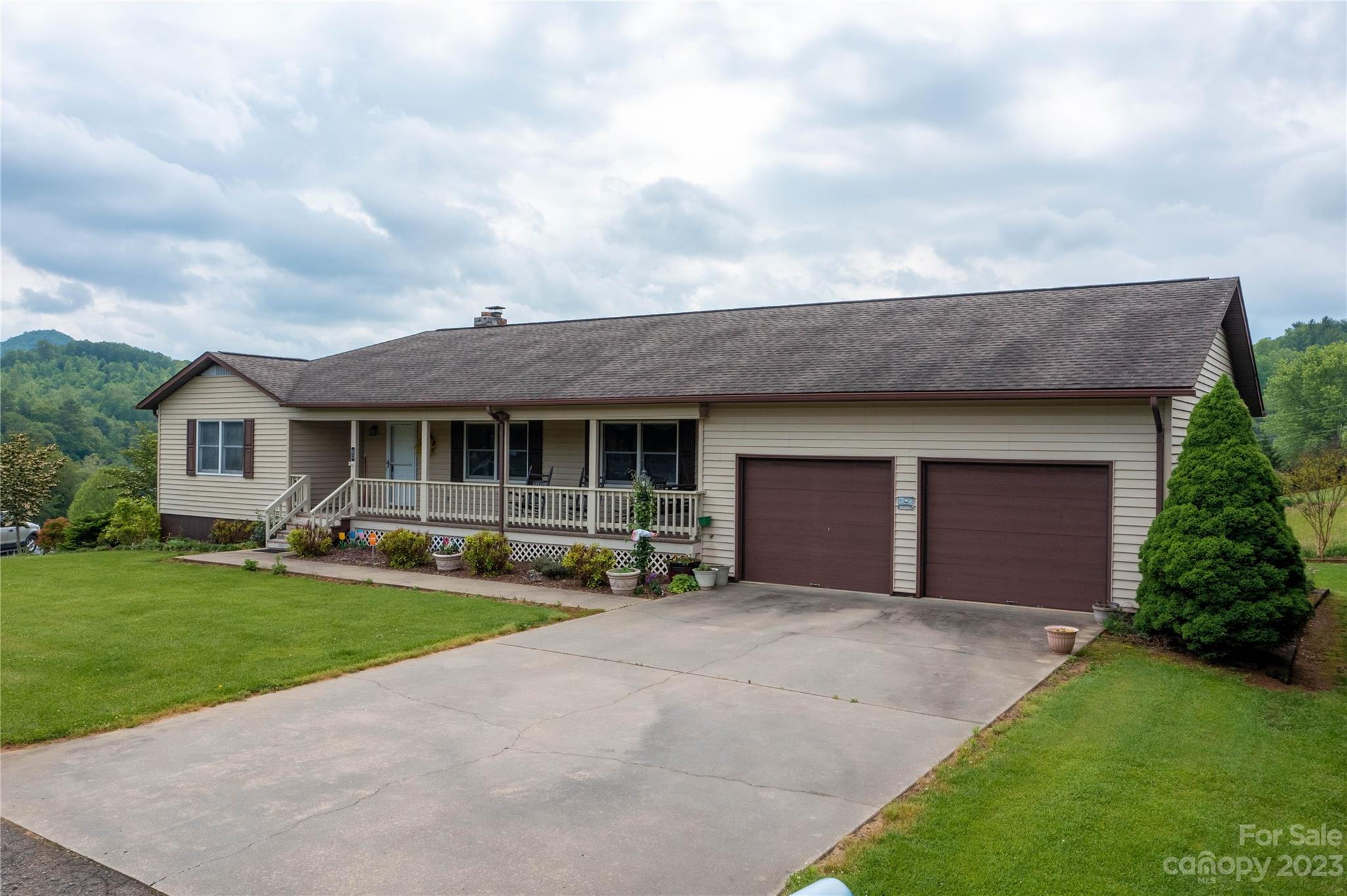 60 River Run Lane Burnsville NC 28714