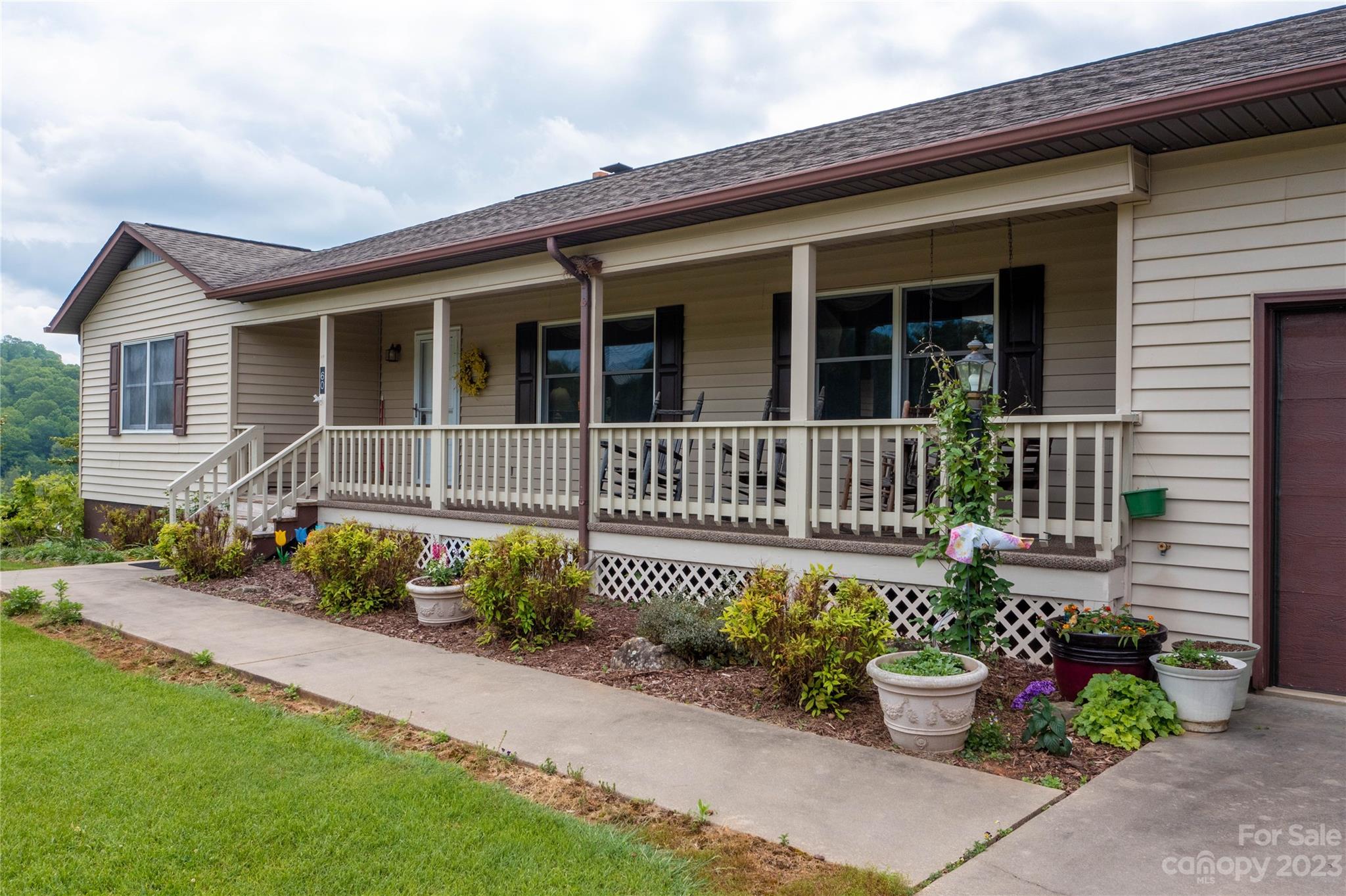 60 River Run Lane Burnsville NC 28714