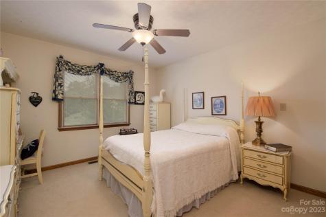 60 River Run Lane Burnsville NC 28714