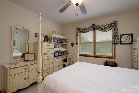 60 River Run Lane Burnsville NC 28714