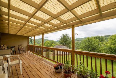 60 River Run Lane Burnsville NC 28714
