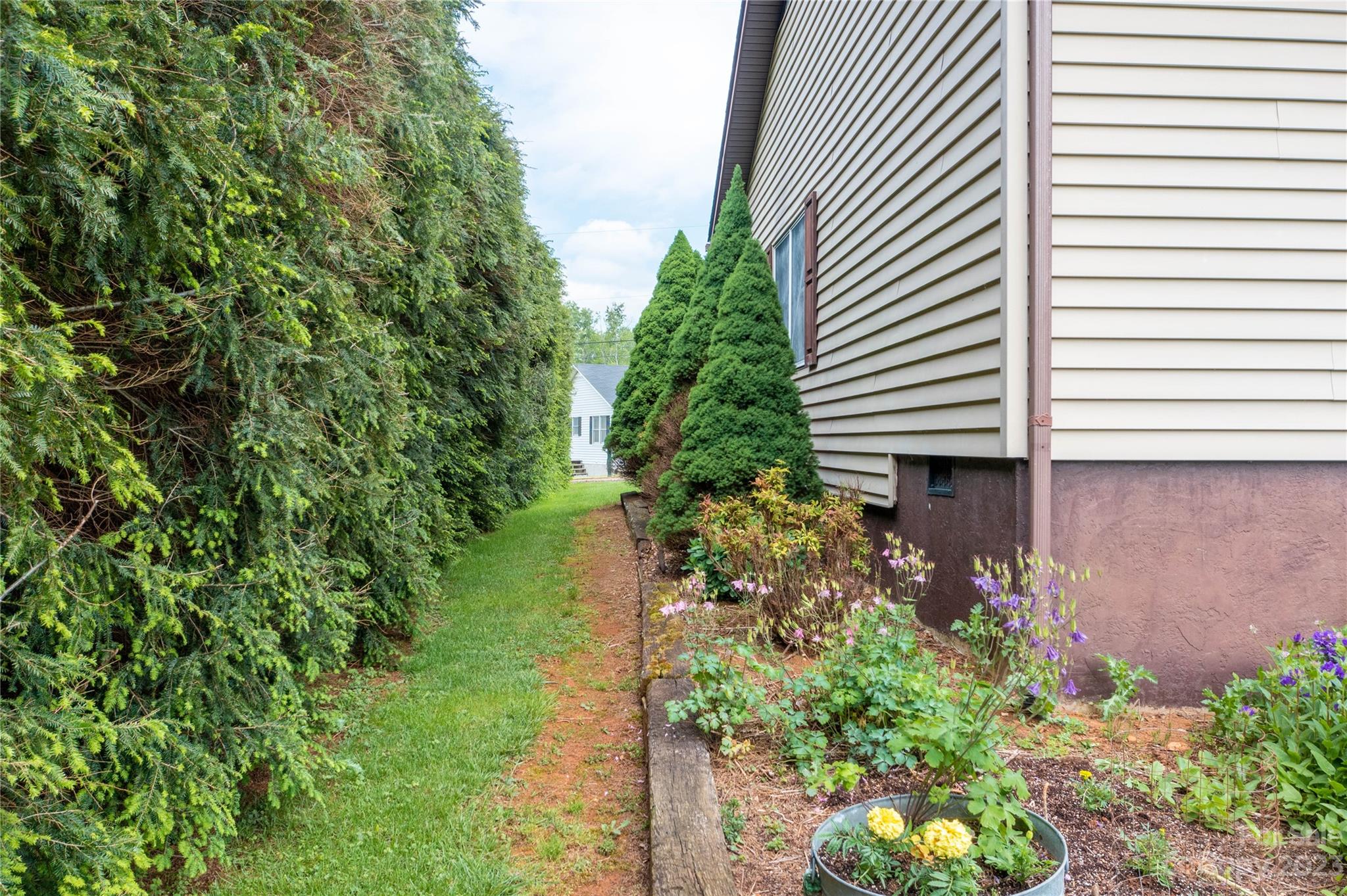 60 River Run Lane Burnsville NC 28714
