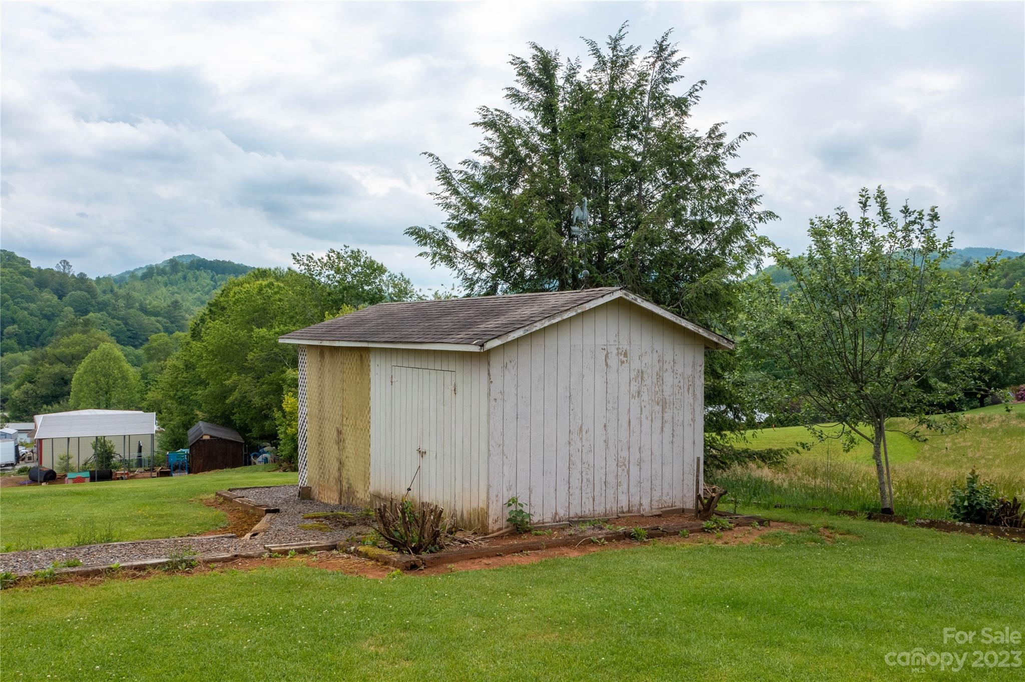 60 River Run Lane Burnsville NC 28714