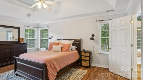 5212 Shannamara Drive Matthews NC 28104