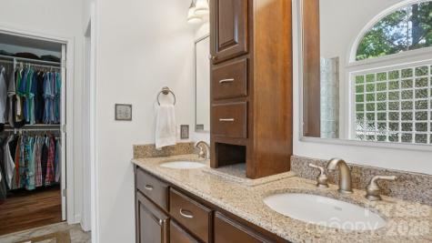 5212 Shannamara Drive Matthews NC 28104