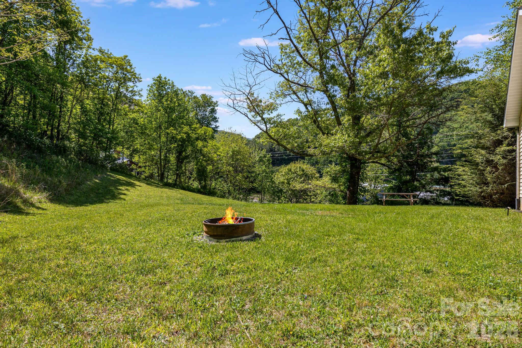 753 Bolens Creek Road Burnsville NC 28714