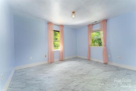 24 Arco Road Asheville NC 28805