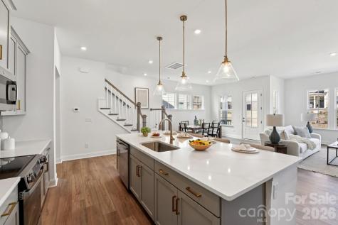 7418 Westrow Avenue Charlotte NC 28278
