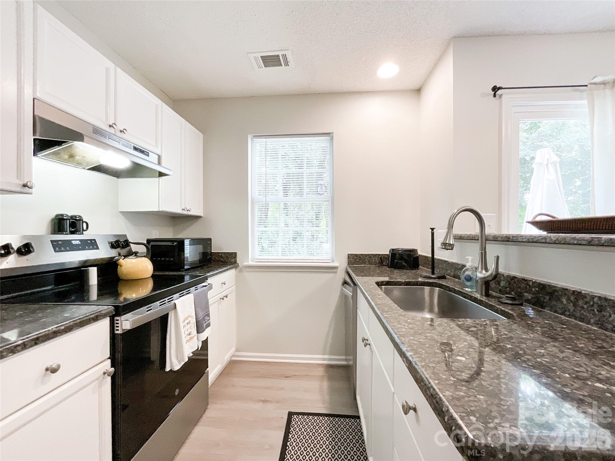 7841 Petrea Lane Charlotte NC 28227