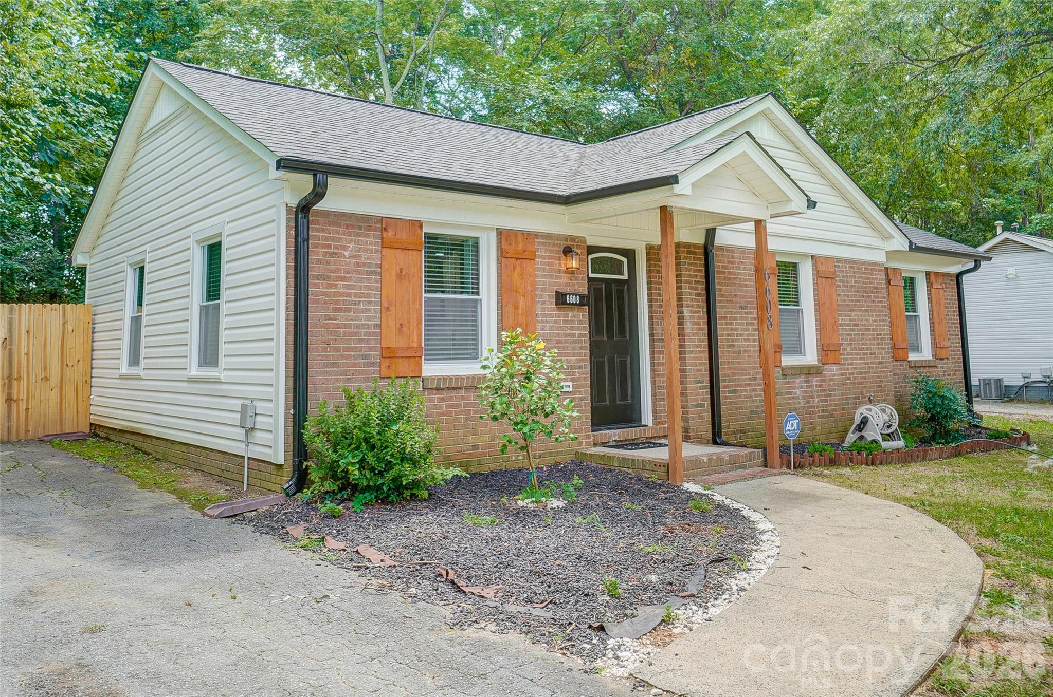 6608 Rosecran Drive Charlotte NC 28215