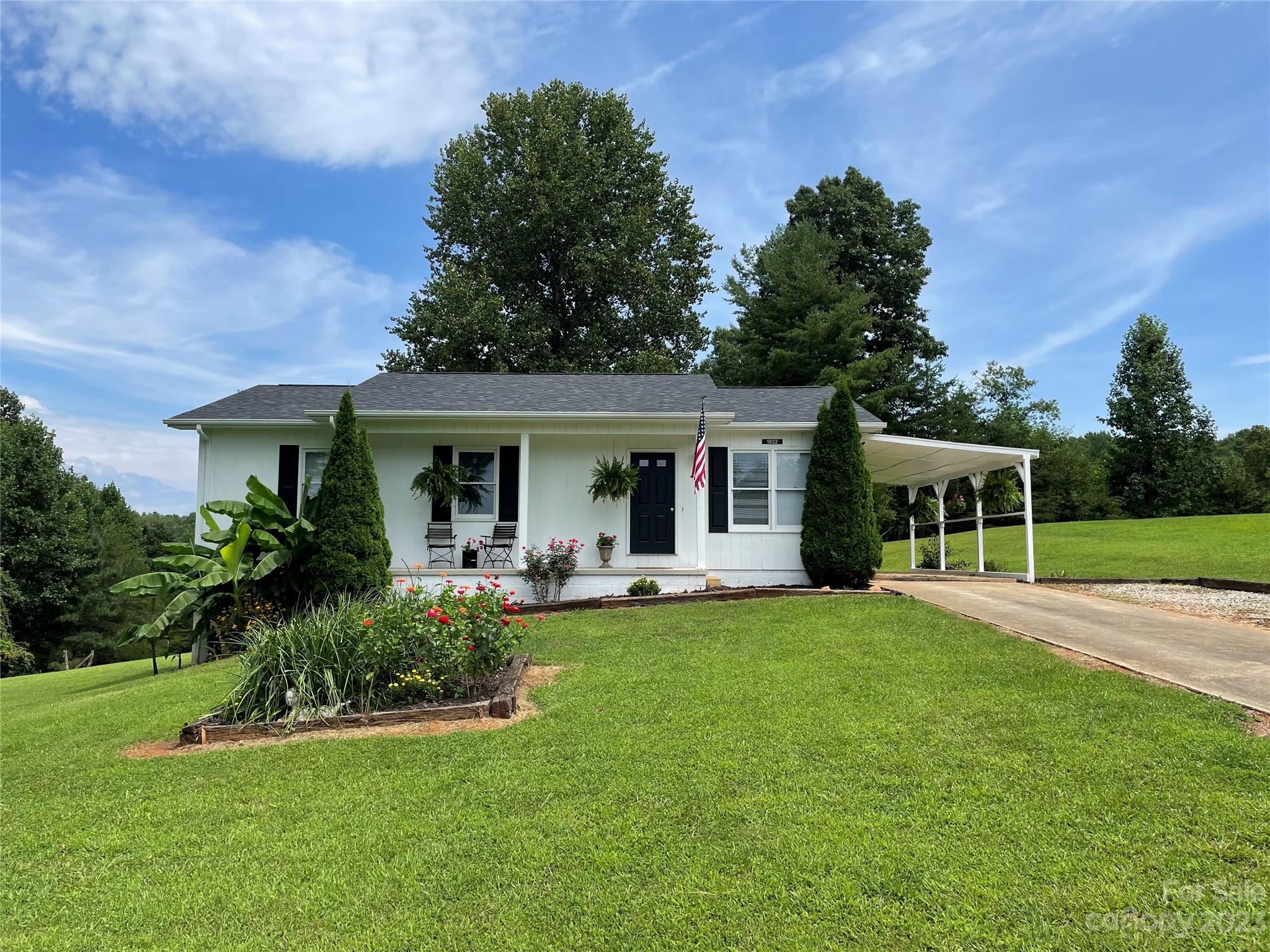 1922 Deer Park Road Nebo NC 28761