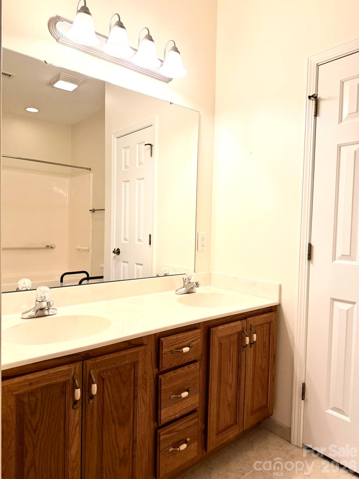 471 26th Avenue NE Hickory NC 28601