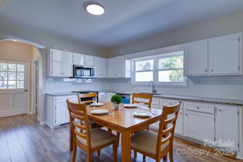5909 Maple Street Charlotte NC 28269