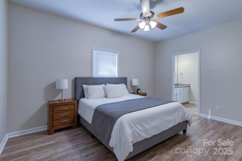 5909 Maple Street Charlotte NC 28269