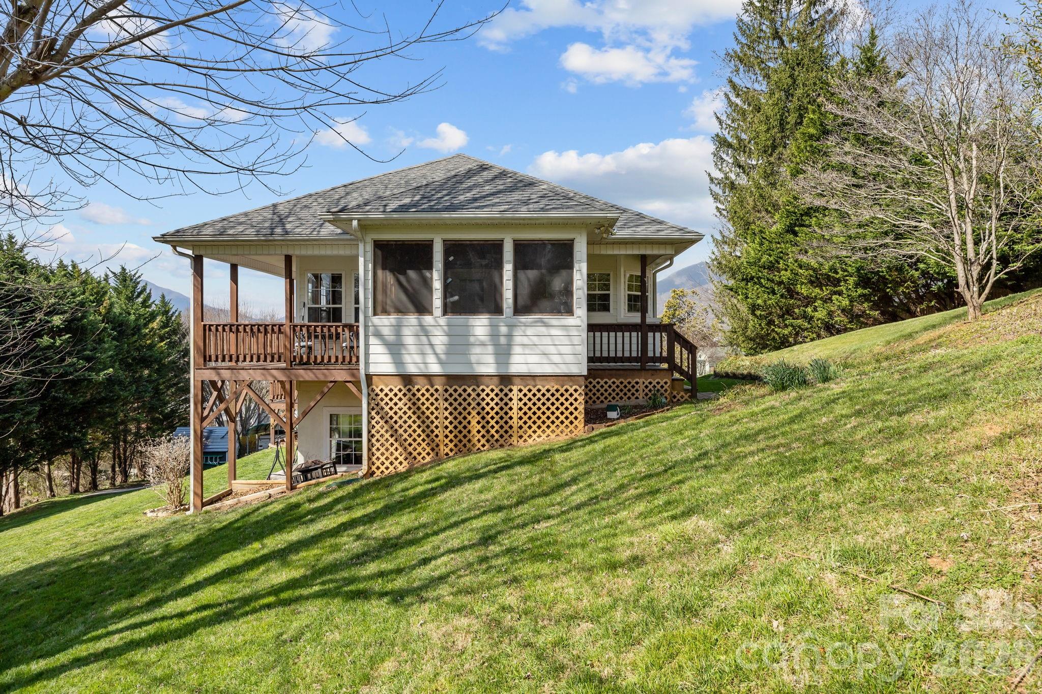 32 Keller Street Waynesville NC 28786