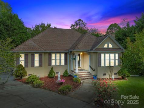 372 Kingfisher Lane Mills River NC 28759