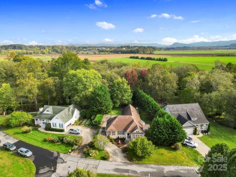 372 Kingfisher Lane Mills River NC 28759